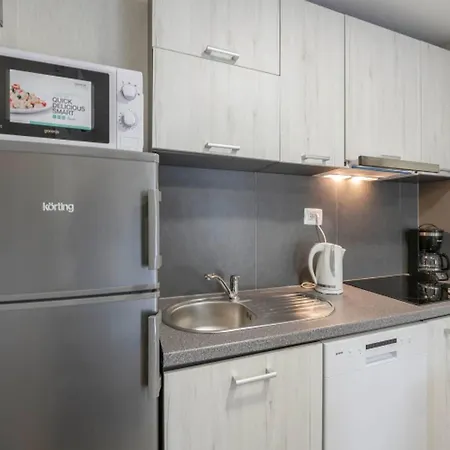 Mobile In With Pool Near Feriehus *