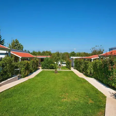 Mobile In With Pool Near