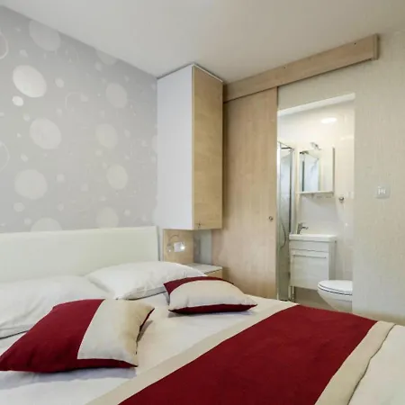 Holiday home Inviting Mobile In With Terrace Banjole