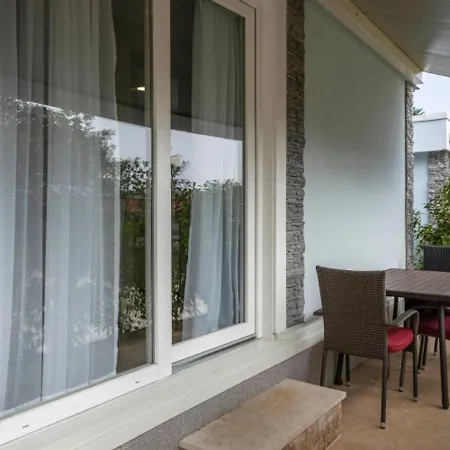 Inviting Mobile In With Terrace * Banjole