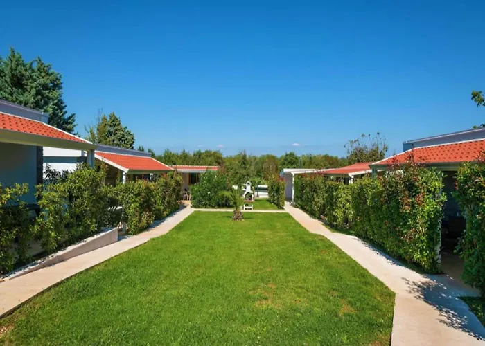 Mobile In With Pool Near