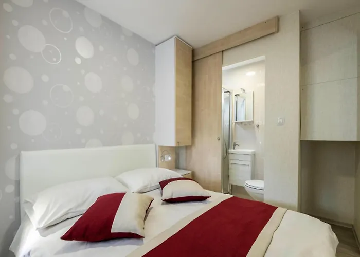 Mobile In With Pool Near * Banjole