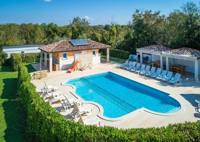 Feriehus Mobile In With Pool Near