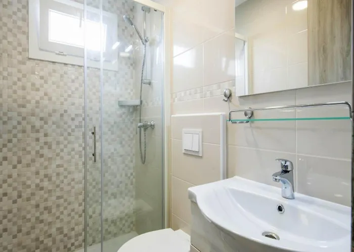 Mobile In With Pool Near Feriehus *