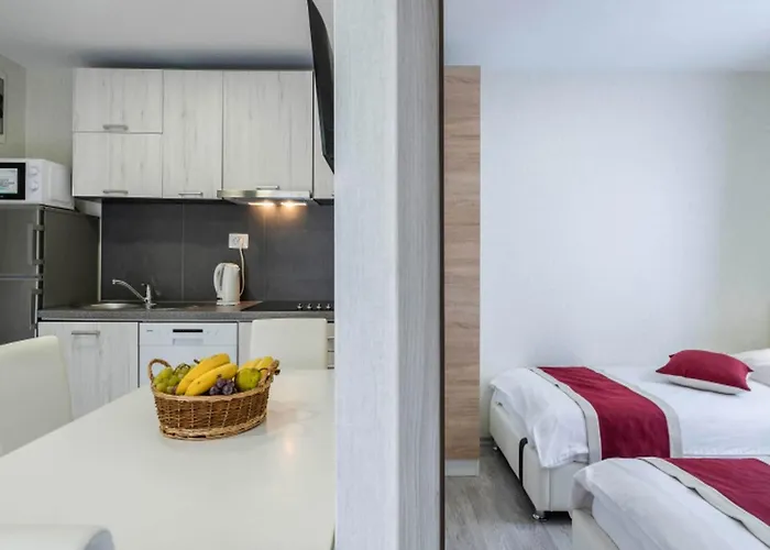 Mobile In With Pool Near Feriehus Banjole