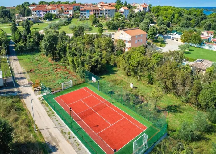 Feriehus Mobile In With Pool Near Banjole